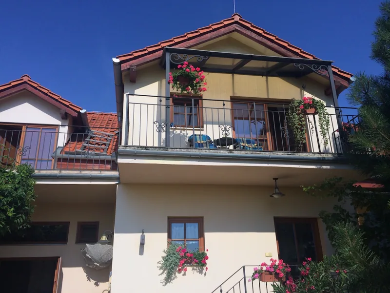 Penzion U Moravců a balkón s posezením
